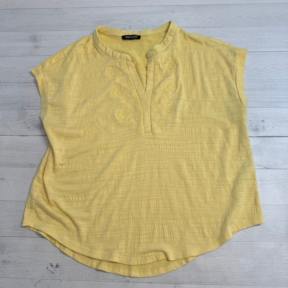 Cable & Gauge women's yellow short sleeve top